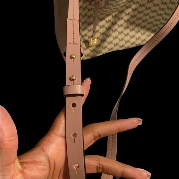 Like new Michael Kors Satchel w/ dust bag - Picture 8 of 10